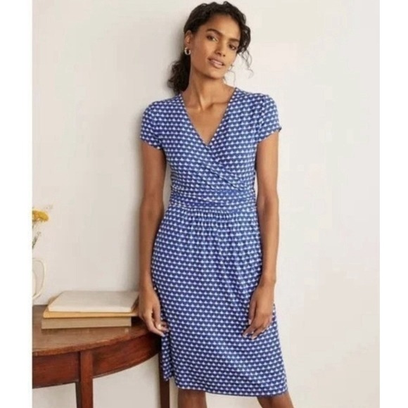 Boden Dresses & Skirts - Boden Lola Jersey Dress Sz 6R Blue And White Knee Length Pockets Beach